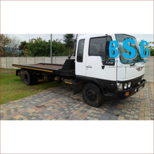 Load image into Gallery viewer, Toyota Hino P700 Standard Cab Truck (10-146/14-146) 93-00 Windscreen - Windscreen